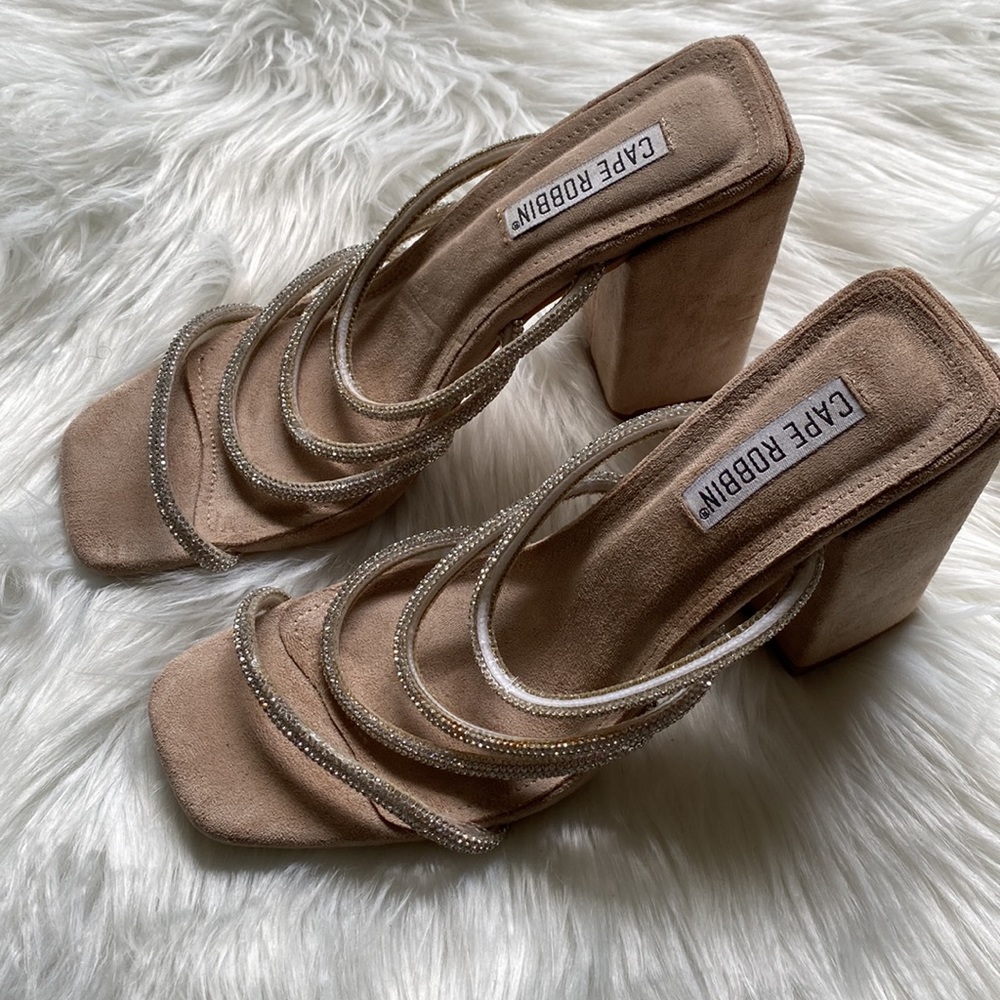 Cape Robbin Trophy Faux Suede Bling Sandals Size 7